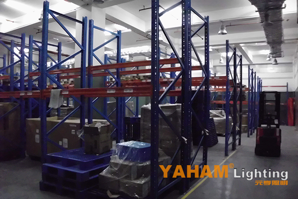 改造前仓库照明